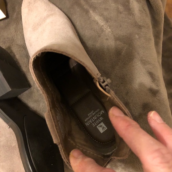White Mountain Suede Tan Booties Size 9 - Picture 6 of 6